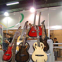 Lançamento do primeiro violão double neck do Brasil | 2004